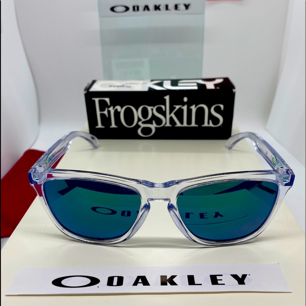 OAKLEY UNISEX FROGSKIN SUNGLASSES Pre loved